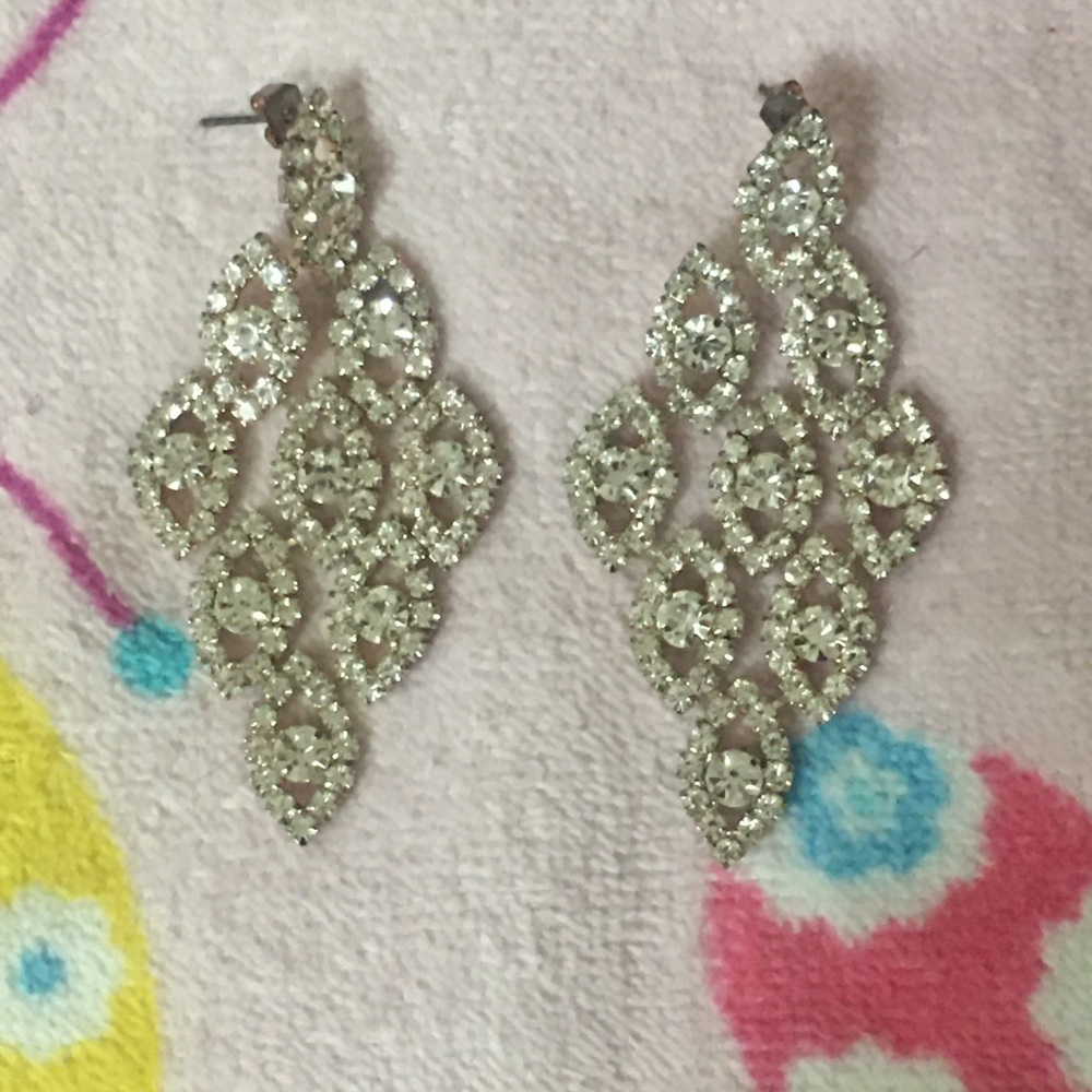 💎Elegant Silver Crystal Earrings💎